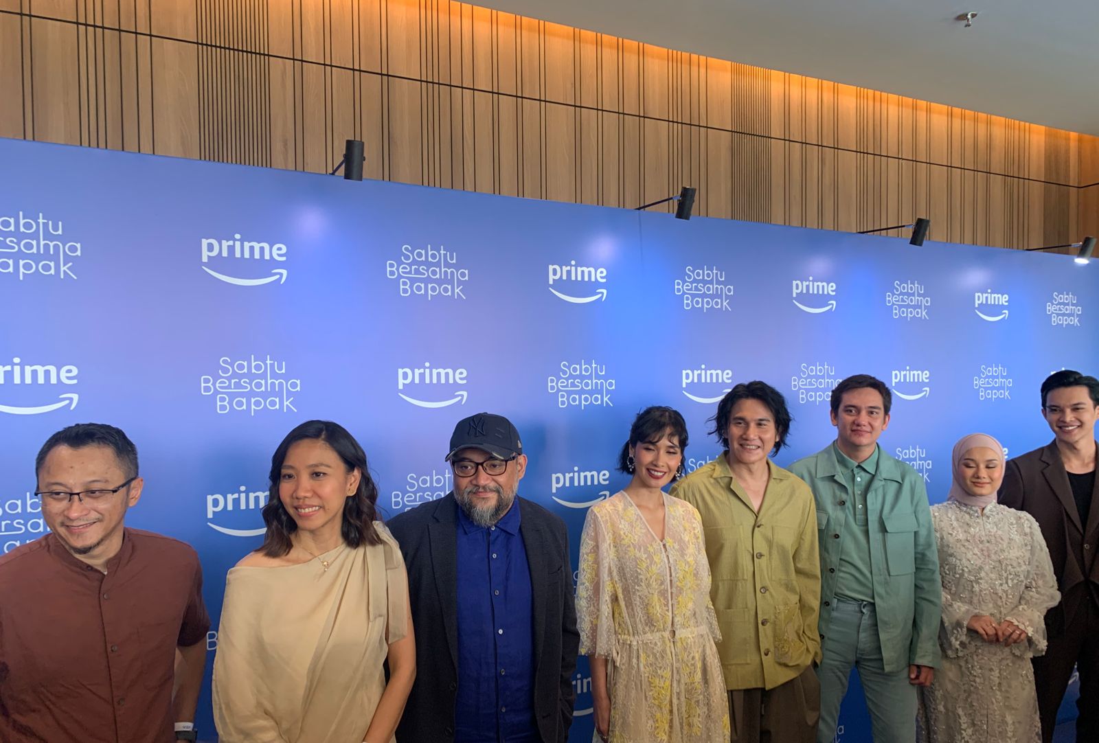 Penulis, produser, sutradara, dan pemeran serial Sabtu Bersama Bapak.