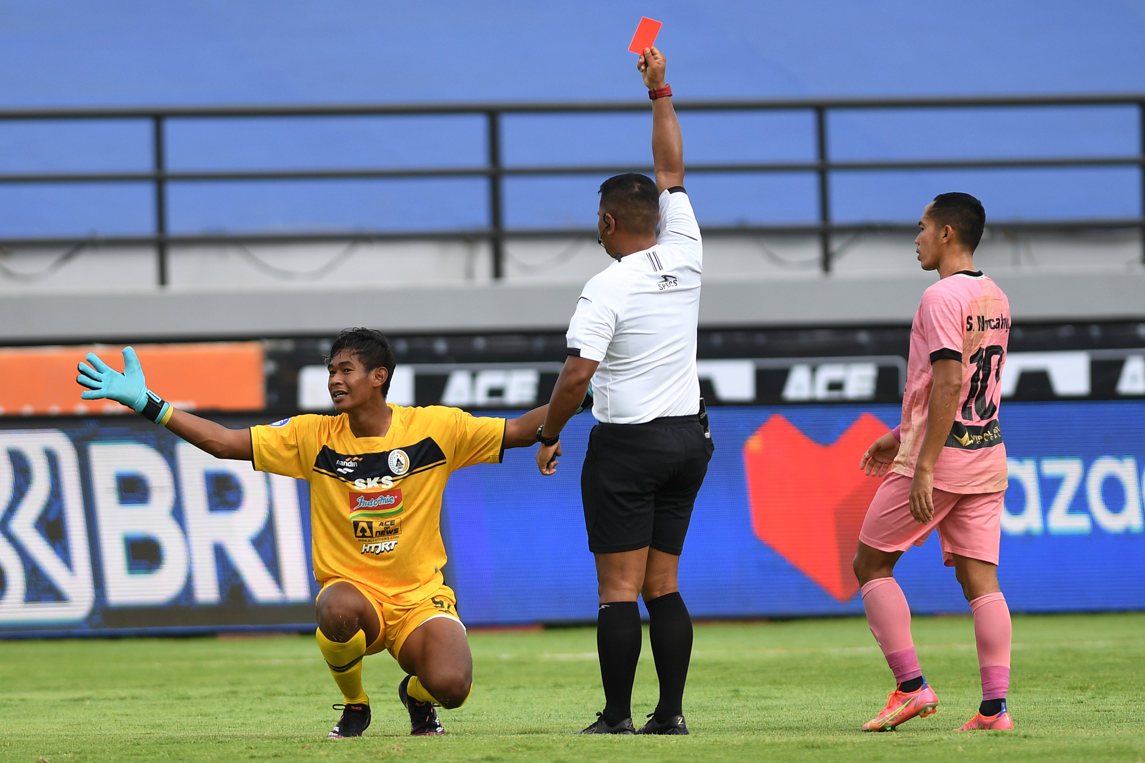 Jelang Bergulirnya Liga 1 dan 2, Erick Thohir Ingin Kualitas Wasit Ditingkatkan