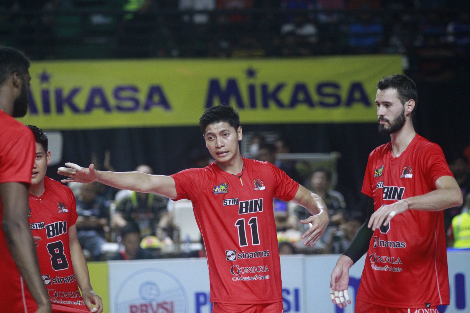 Dimas Saputra (tengah).