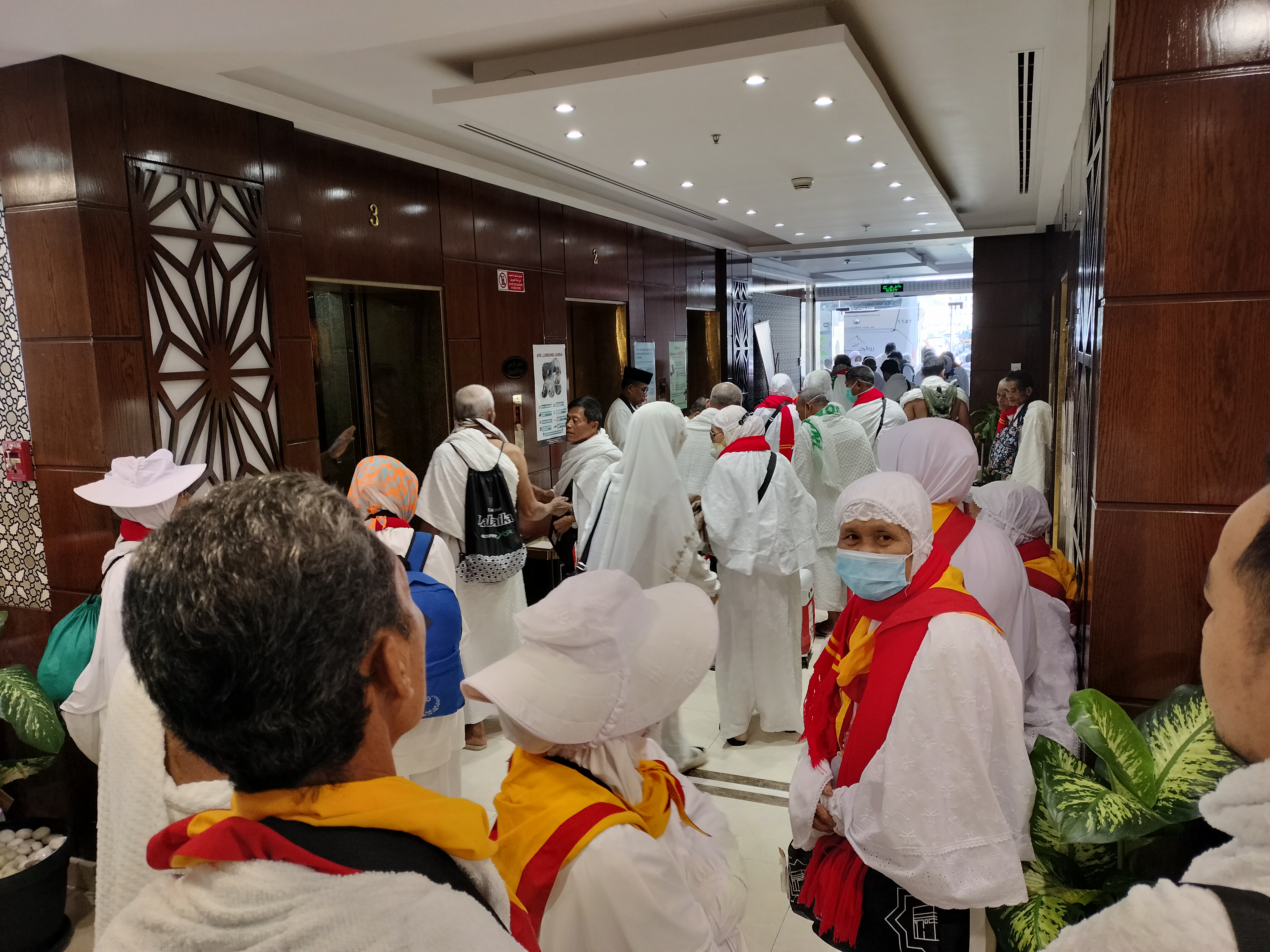  Persiapan keberangkatan jemaah haji kloter 1 Jakarta Pondok Gede (JKG-1) ke Mekah dari Madinah, Kamis (1/6/2023).