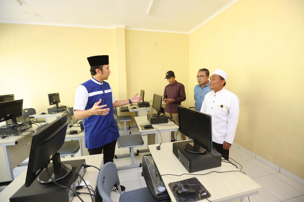 Ibas meresmikan program bantuan Workshop Kejuruan Multimedia atau Balai Latihan Kerja (BLK) Komunitas di Pondok Pesantren (Ponpes) An-Nur 