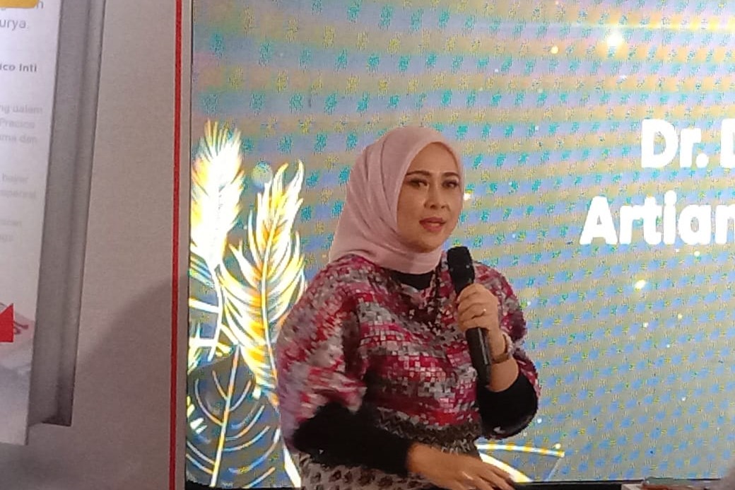 Dewi Tenty Septi Artiany.