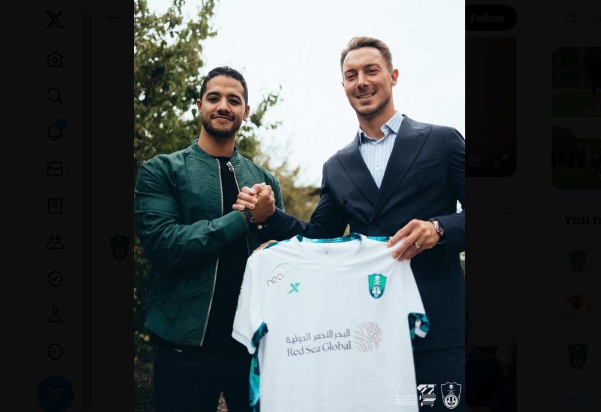 Pelatih baru Al Ahli Matthias Jaissle (kanan)