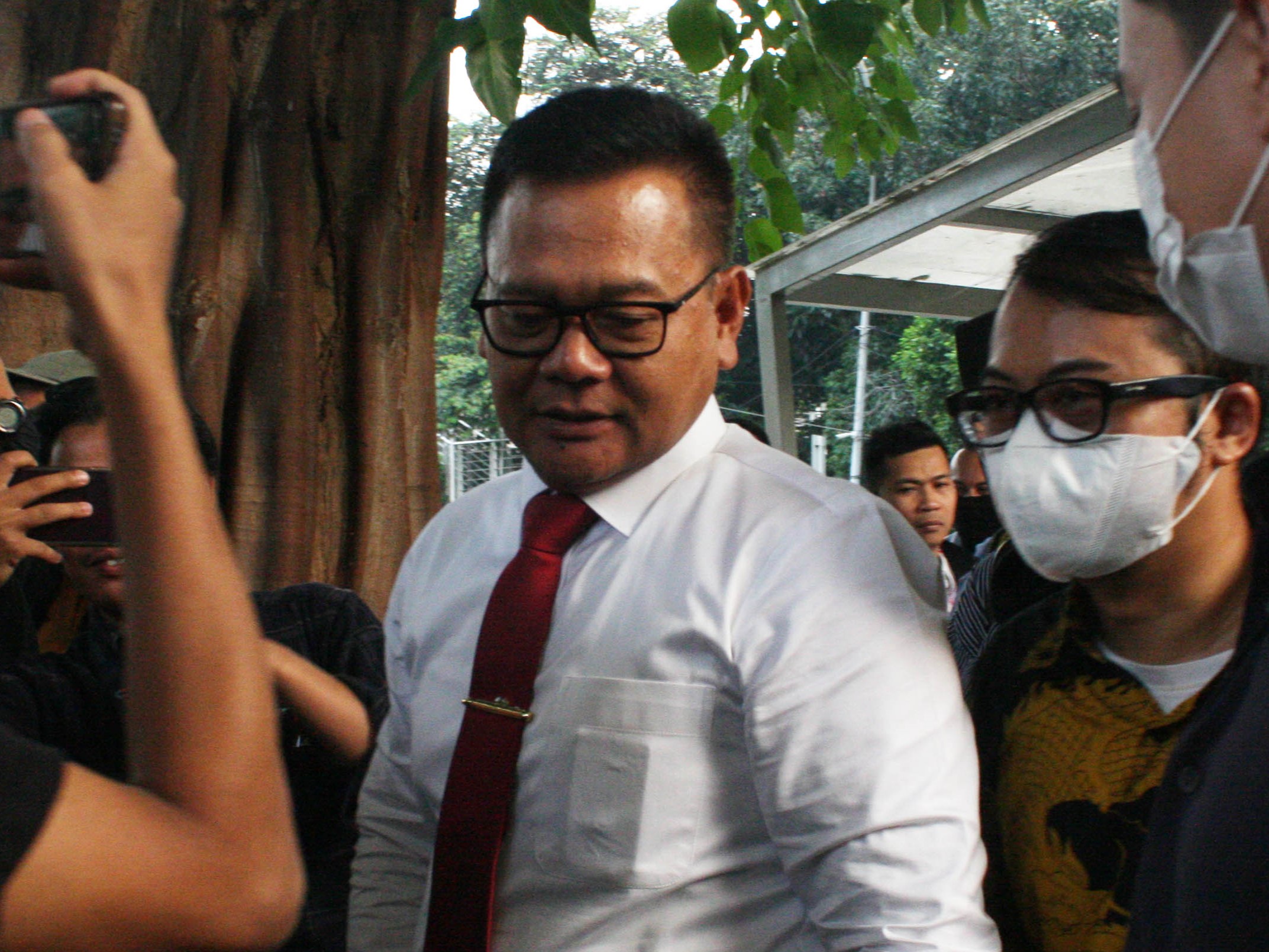 Endar Priantoro menyambangi KPK setelah diputuskan kembali menjabat sebagai Direktur Penyelidikan.