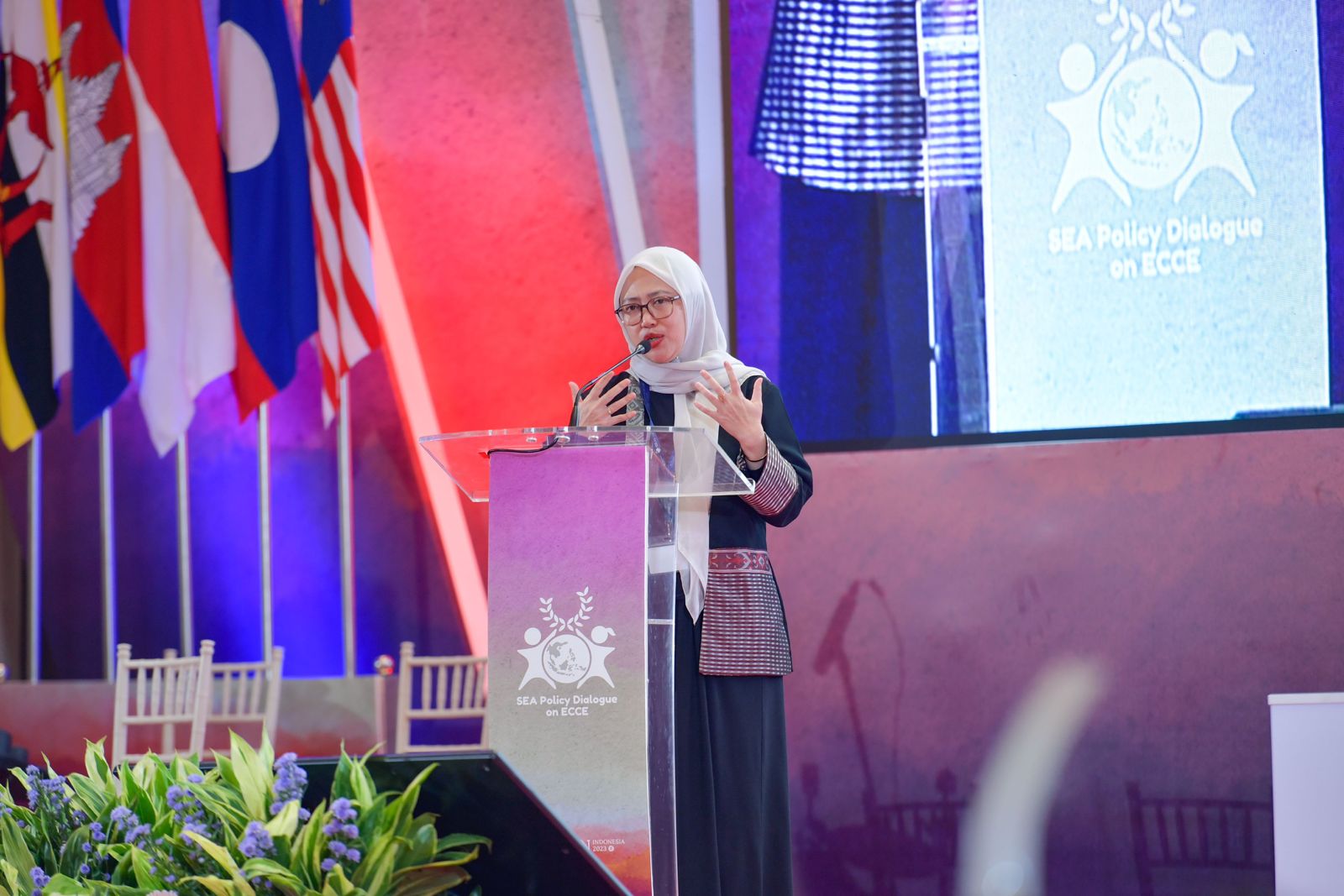 Direktur SEAMEO CECCEP Prof Vina Adriany berbicara dalam dialog kebijakan dan konferensi internasional PAUD di Jakarta, Selasa (25/7).