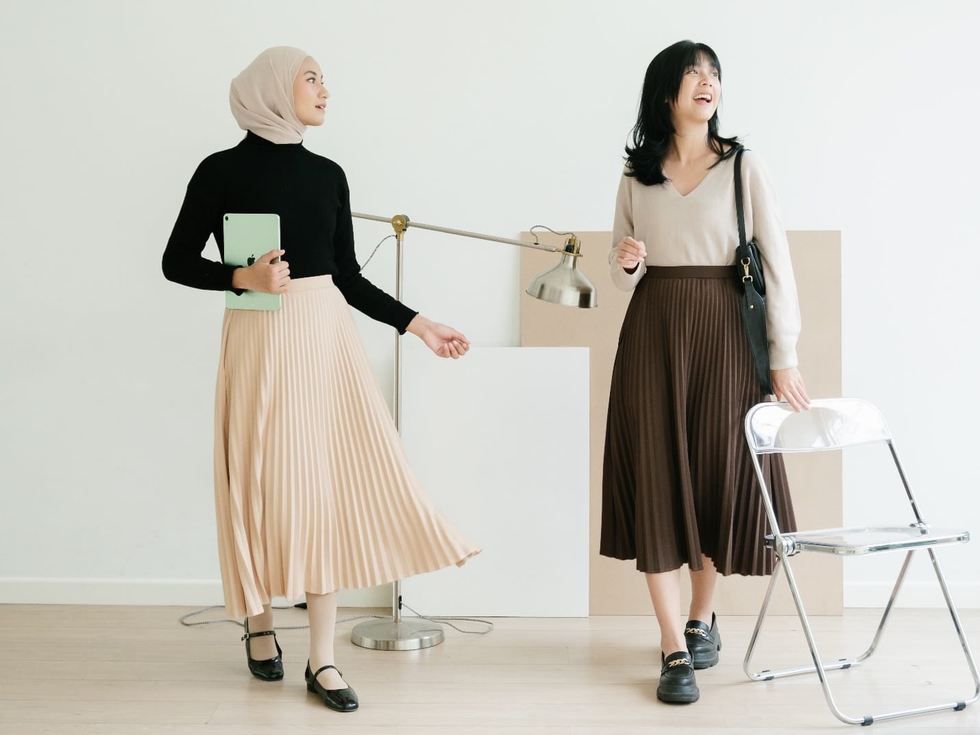 ilustrasi: Model mengenakan rok Rokagilya