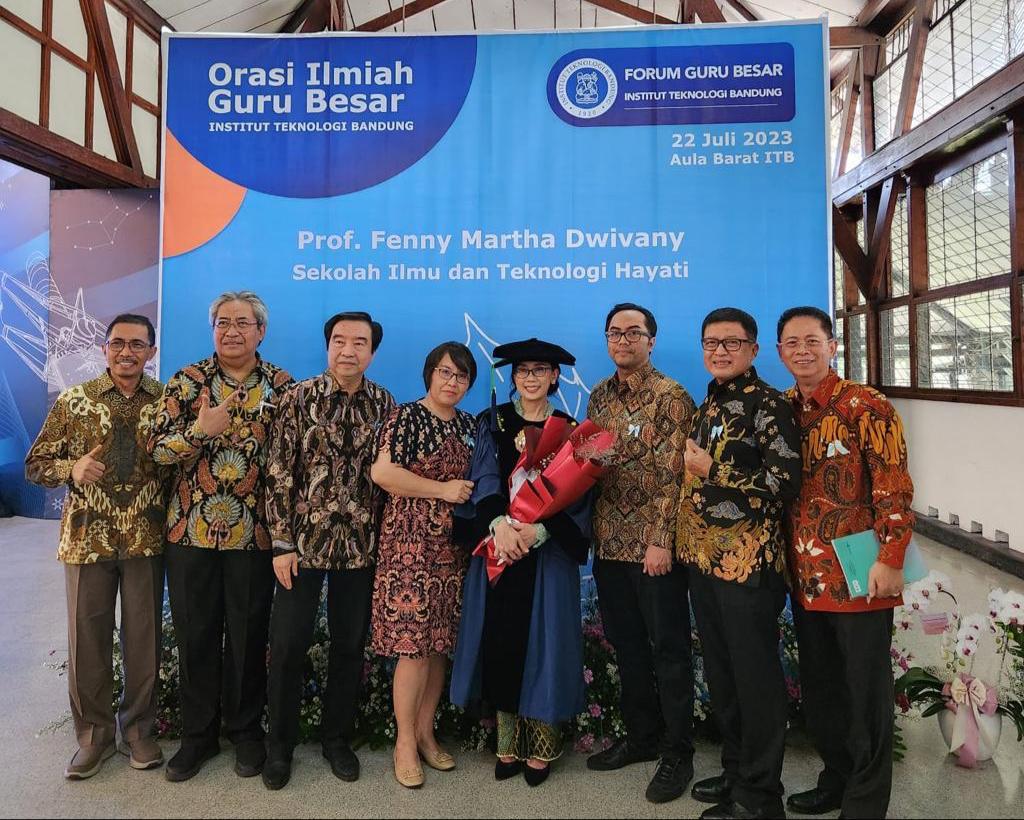 Penerima dana riset dari IRN yang konsisten meneliti pisang, Prof. Dr. Fenny Martha Dwivany, S.Si, M.Si., dikukuhkan menjadi Guru Besar ITB.