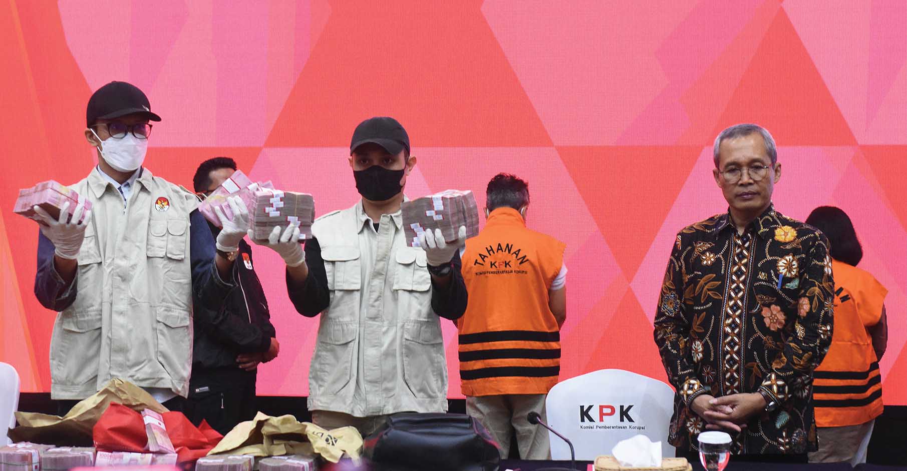 OTT kasus suap pengadaan barang dan jasa di Basarnas