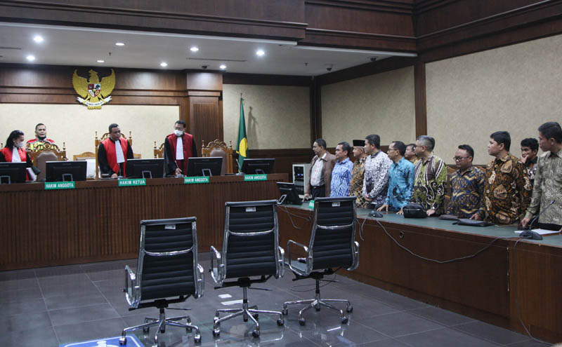 Majelis Hakim PN Jakarta Pusat menunda sidang gugatan Panji gumilang terhadap MUI karena tidak hadir.