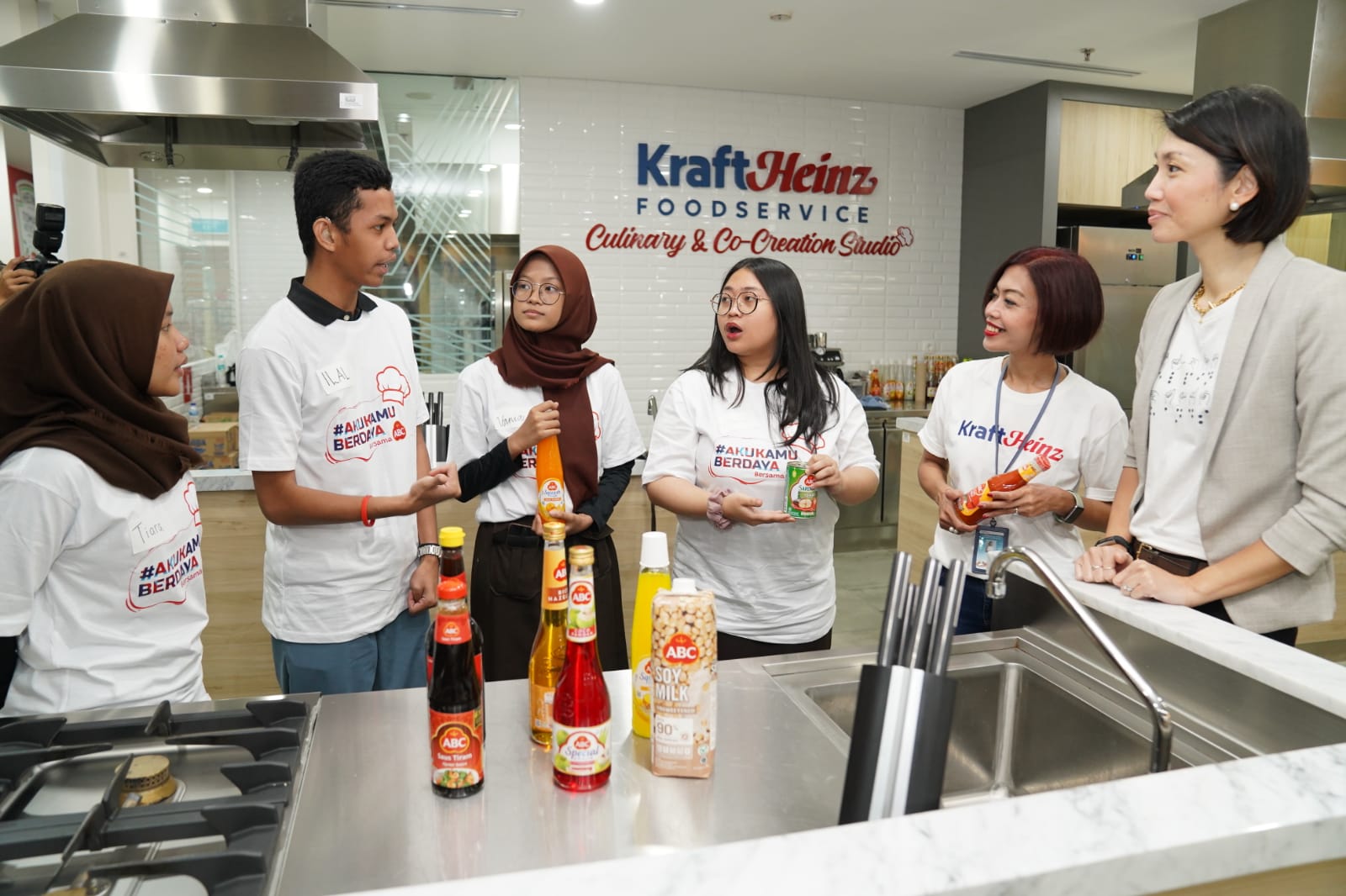 PT Heinz ABC Indonesia (ABC) dan Yayasan Helping Hands (YHH) meluncurkan program pelatihan usaha kuliner untuk kelompok disabilitas.