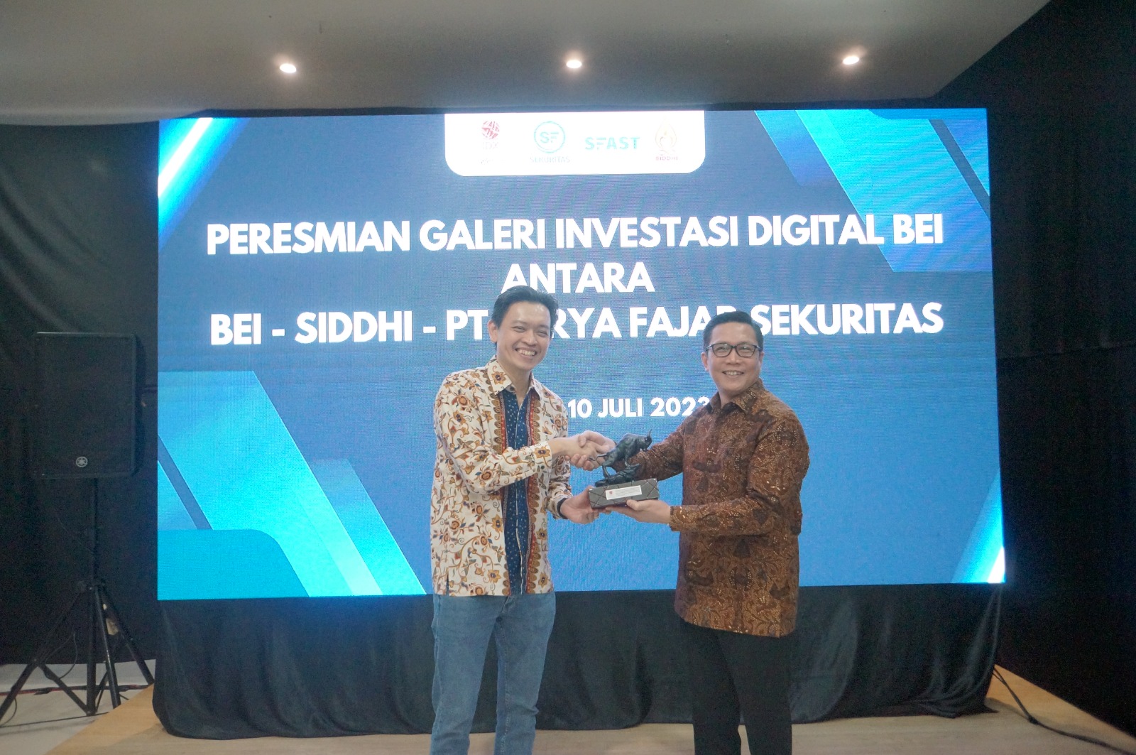 Acara peresmian Galeri Investasi Digital BEI di SIDDHI Center, Grogol, Jakarta Barat, Senin (10/7). 