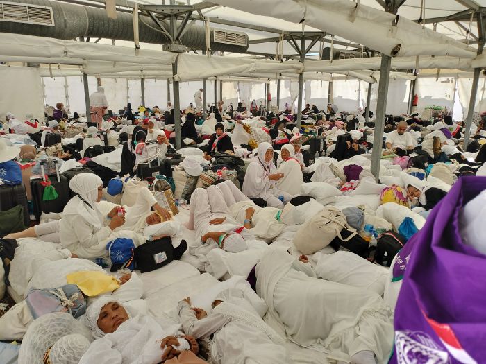 Kondisi dalam tenda jemaah di Mina pada musim haji 1444 H/2023.