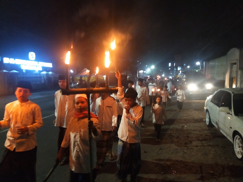 Ribuan santri dan warga sambut perayaan tahun baru Islam 1445 Hijriah.