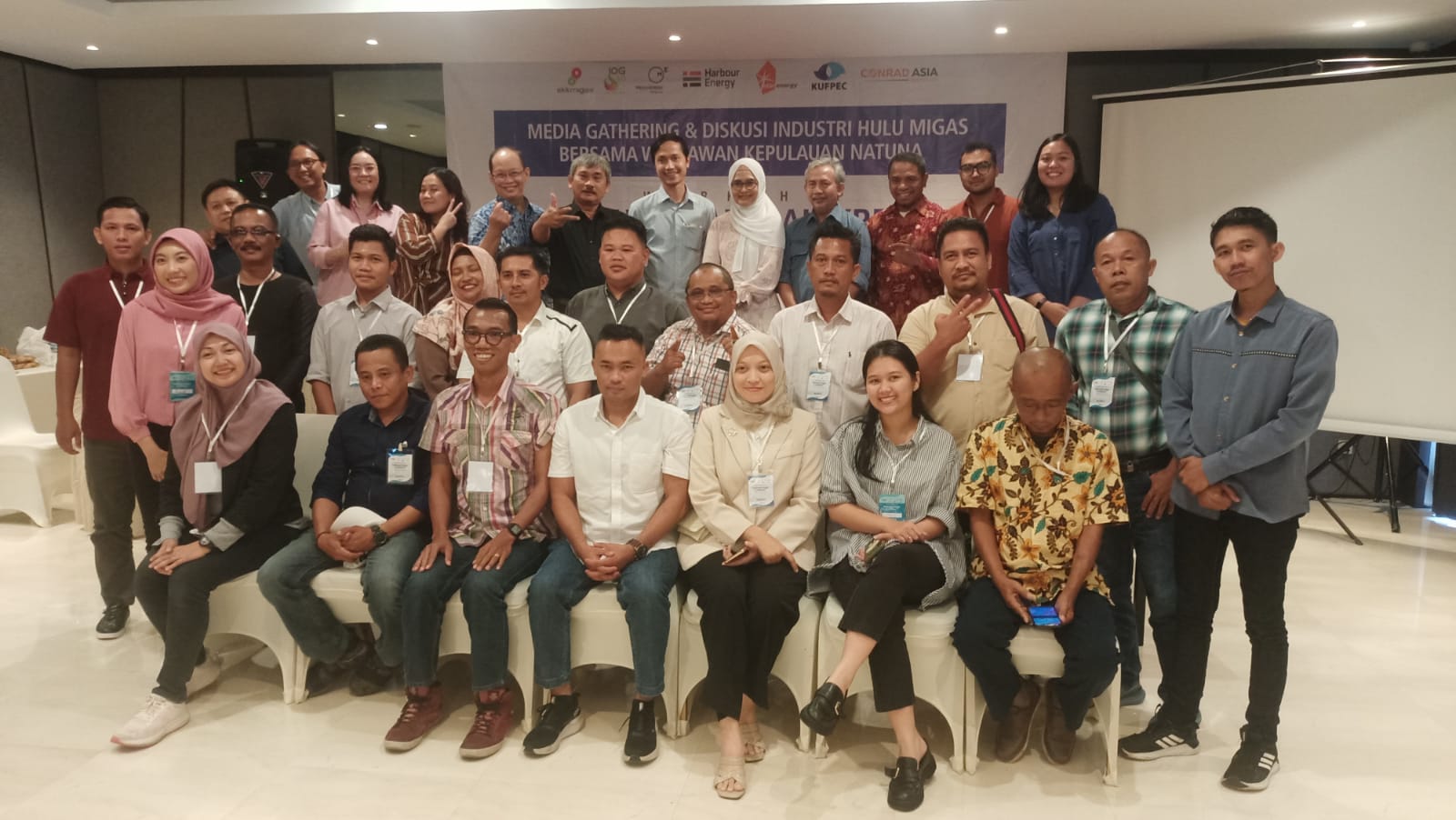 Para wartawan dan perwakilan WNC