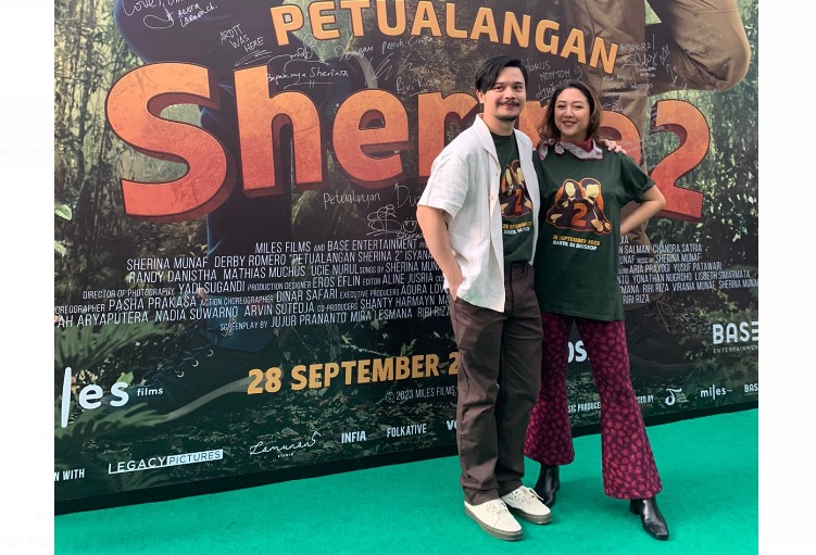 Derby Romero (kiri) kembali beradu akting dengan Sherina Munaf di film Petualangan Sherina 2.
