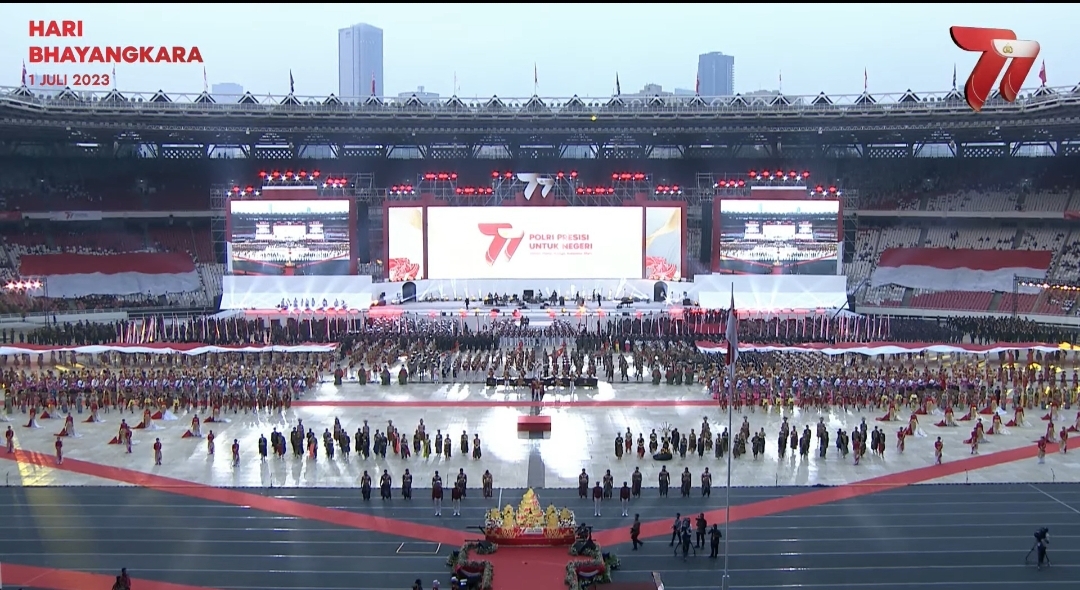 Perayaan Ulang Tahun (HUT) Bhayangkara ke-77 di Stadion Utama Gelora Bung Karno (SUGBK) Senayan, Jakarta, Sabtu (1/7).  