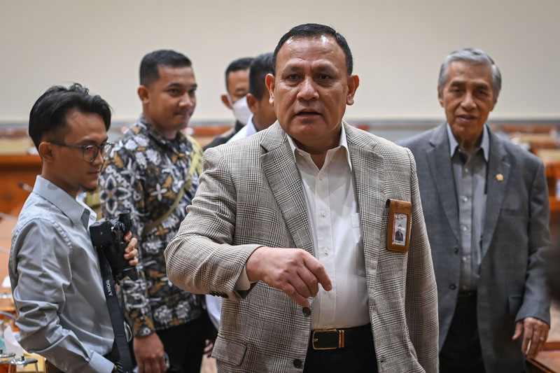 KPK seharusnya tidak takut menegakan hukum karena memiliki bukti yang kuat.