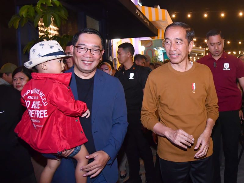 Presiden Jokowi bersama Gubernur Jawa Barat Ridwan Kamil saat melakukan kunjungan kerja di jawa Barat.