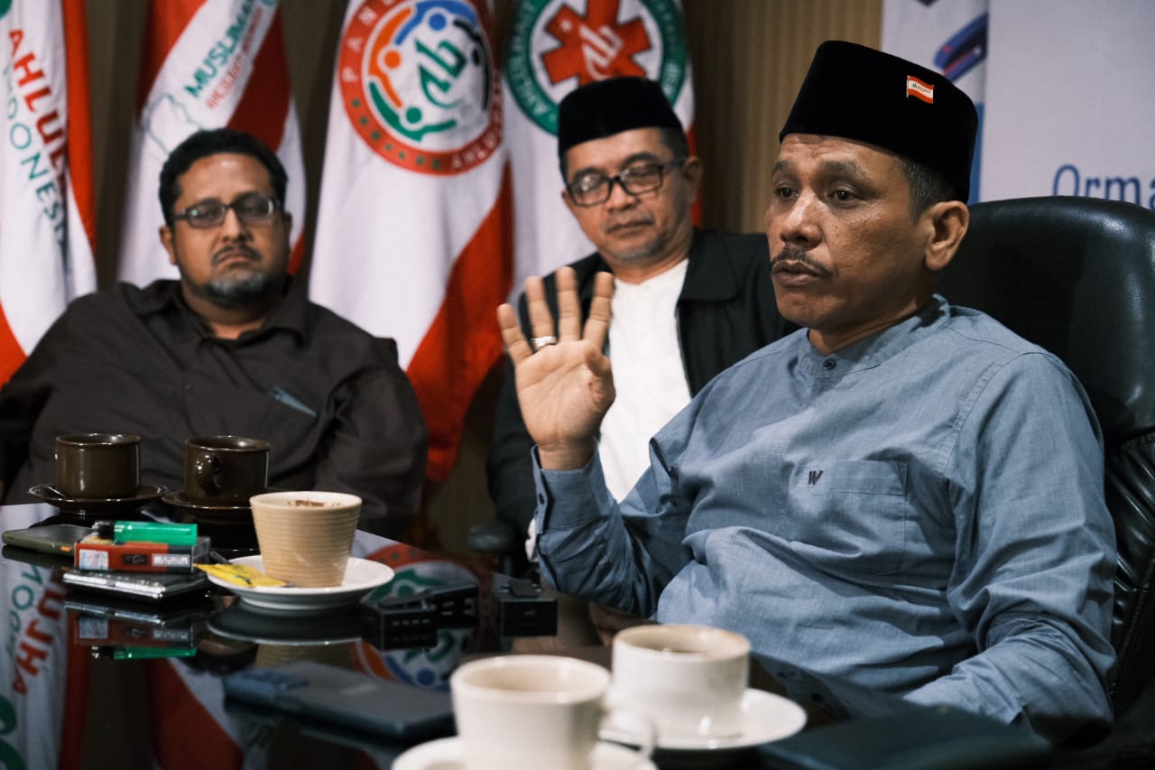 Ketua Umum Ahlulbait Indonesia (ABI) Habib Zahir bin Yahya (kanan)