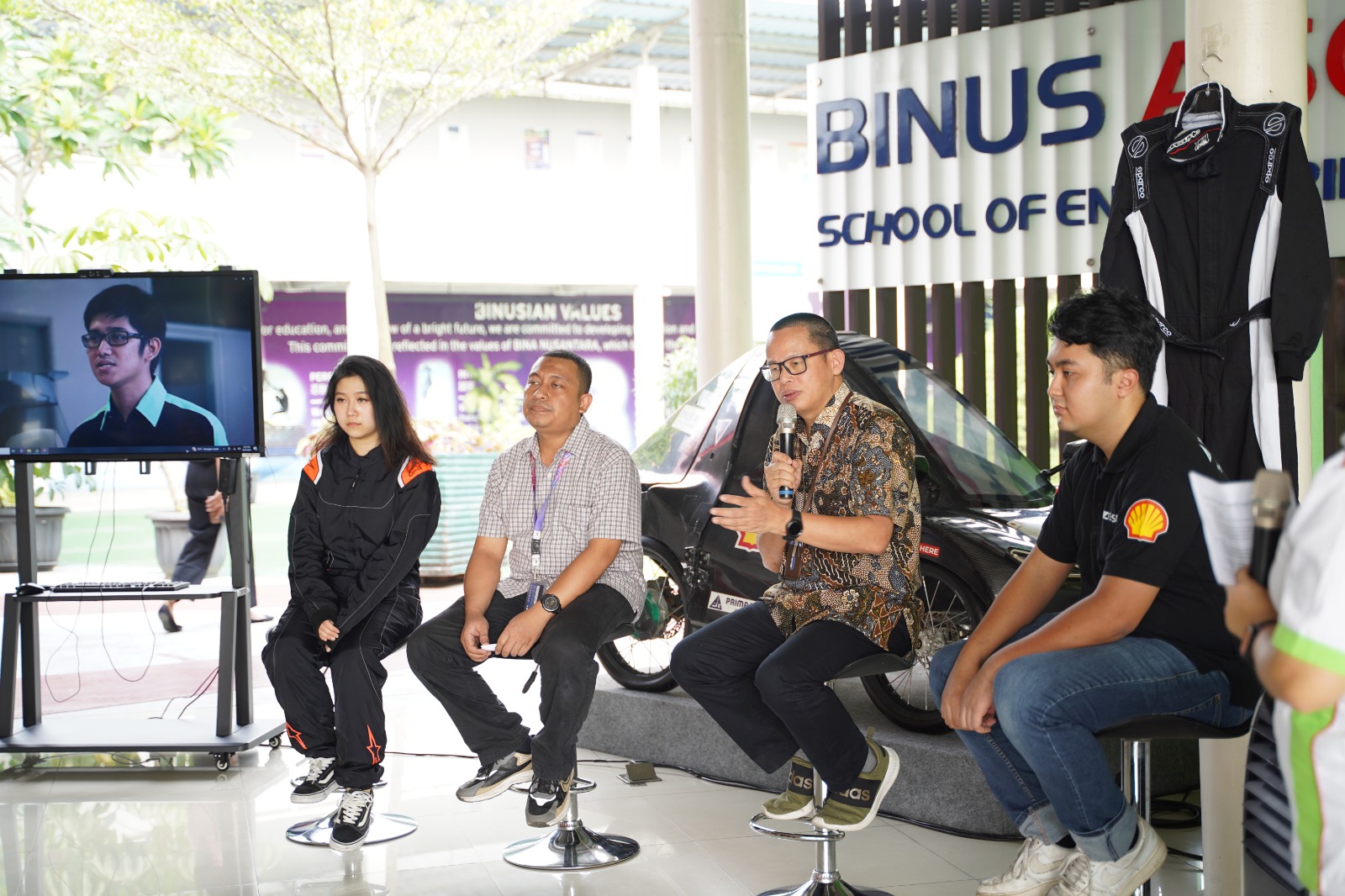 Konferensi pers Shell Eco-marathon yang digelar Binus ASO School of Engineering di Jakarta.  