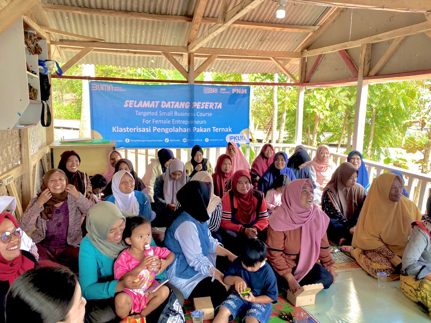 Pelatihan budi daya pakan terbonnak di Desa Cinta, Cire