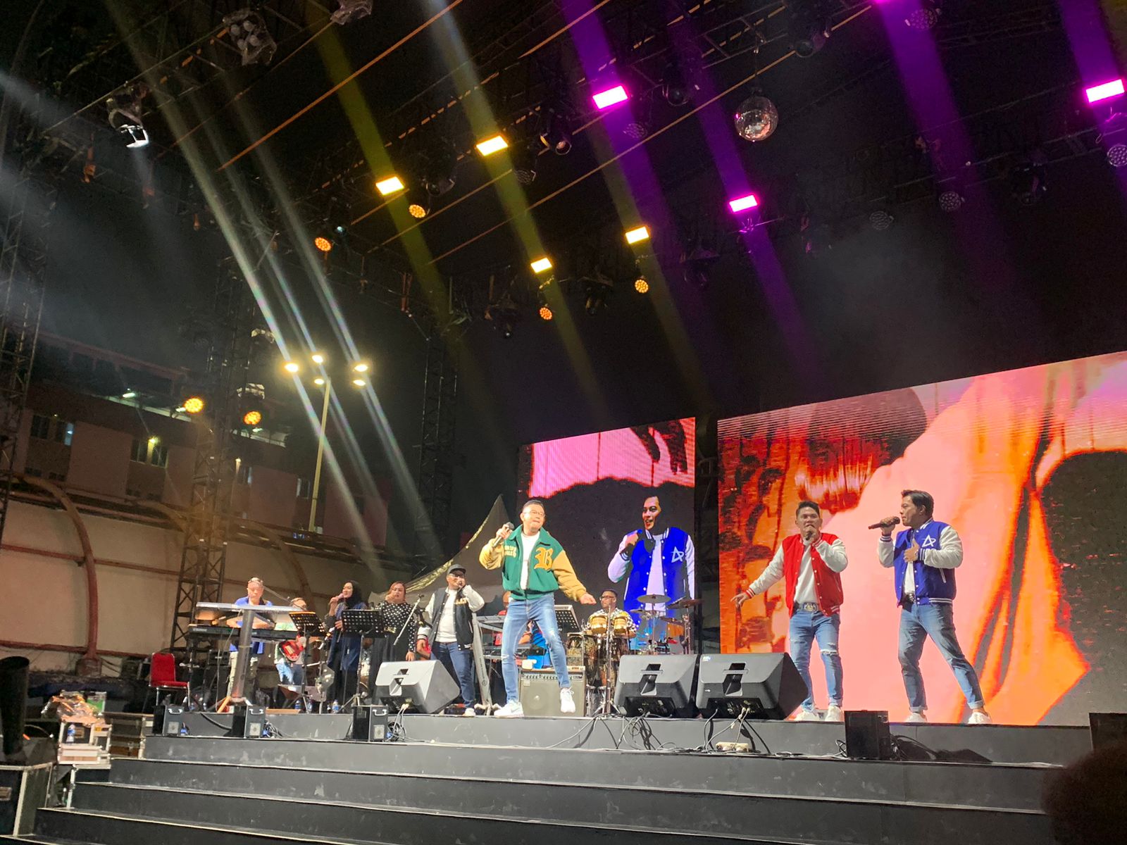 Penampilan Trio Libels di gelaran Lintas Melawai.