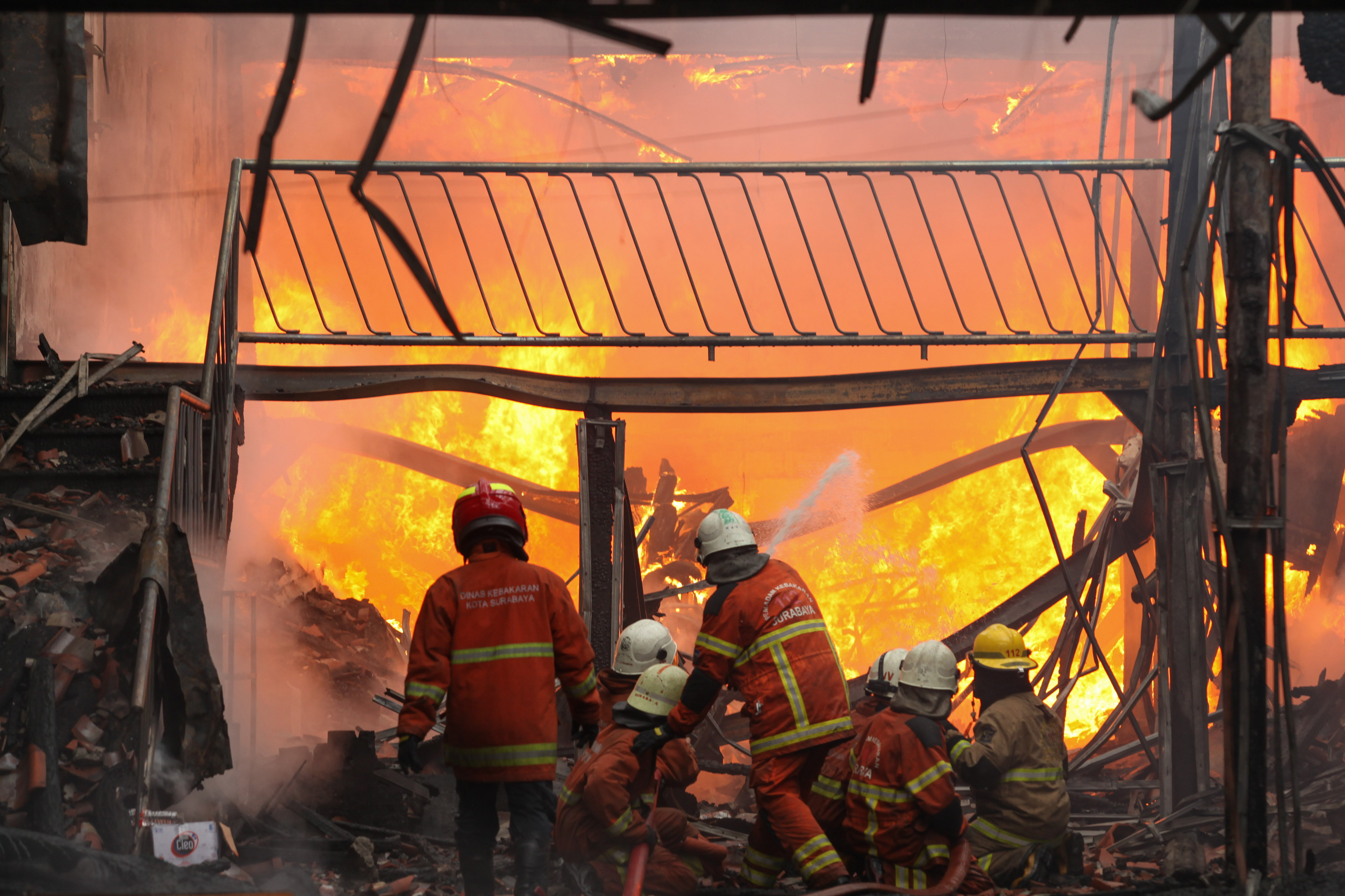 Lima Bangunan di Depok Gosong Dilalap Api