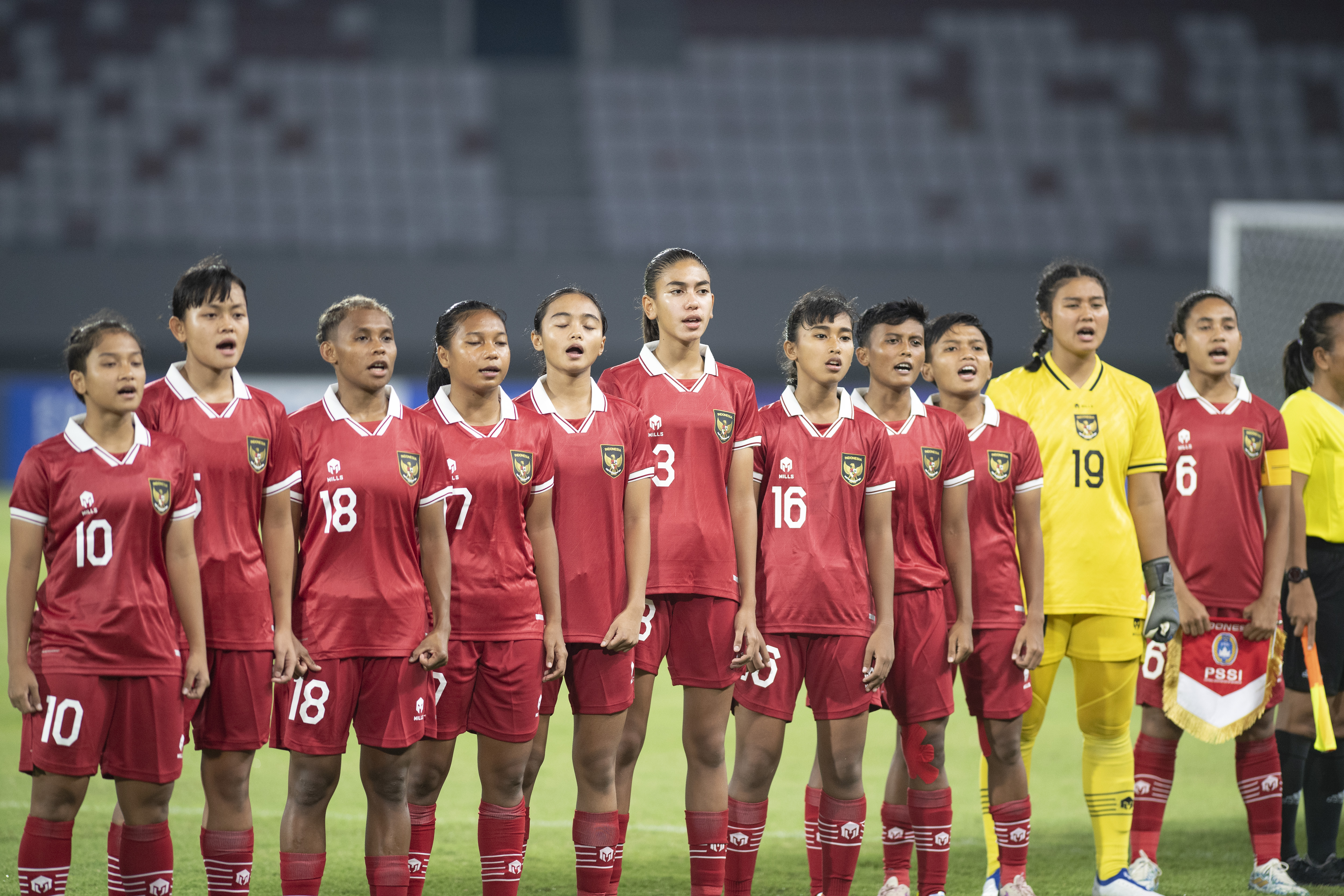 Timnas U-19 Putri sesaat sebelum berlaga di semifinal Piala AFF U-19 Putri melawan Thailand