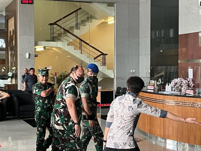 Danpuspom TNI Marsekal Muda TNI Agung Handoko berkunjung ke Gedung KPK 