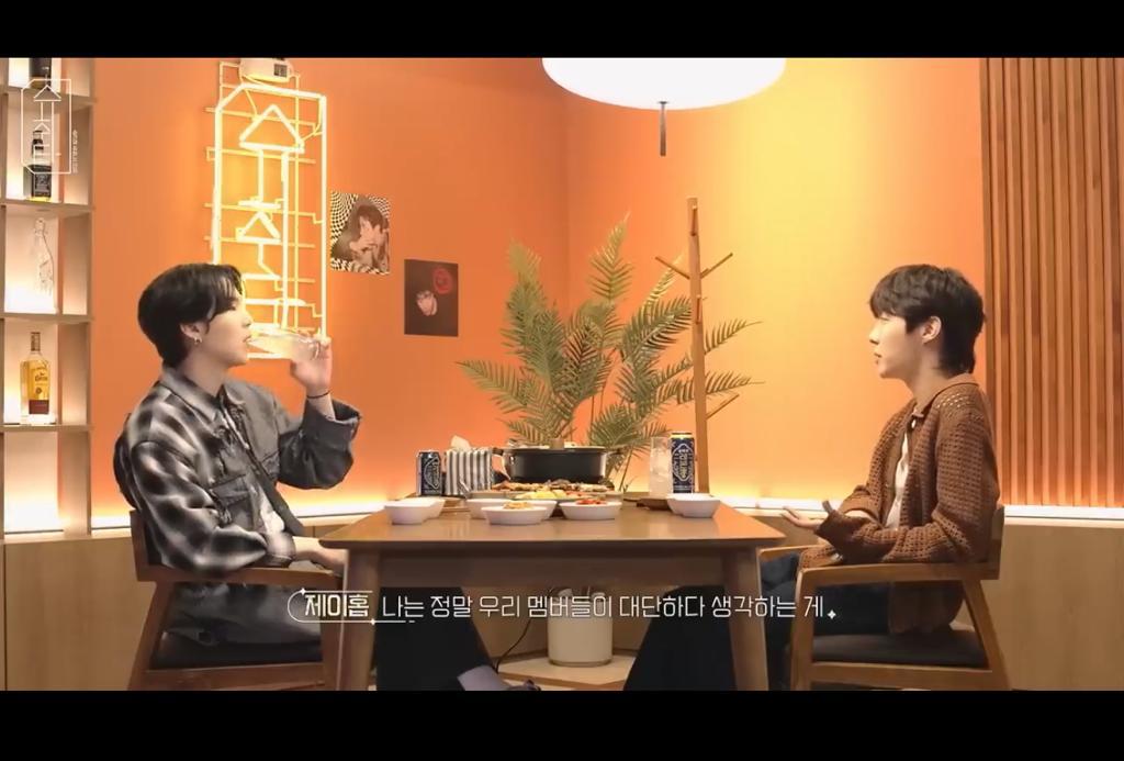 Suga dan J-Hope dalam episode Suchwita terbaru