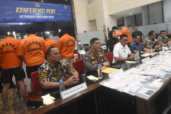 Bareskrim Polri telah menetapkan enam tersangka dalam kasus Ilegal IMEI.