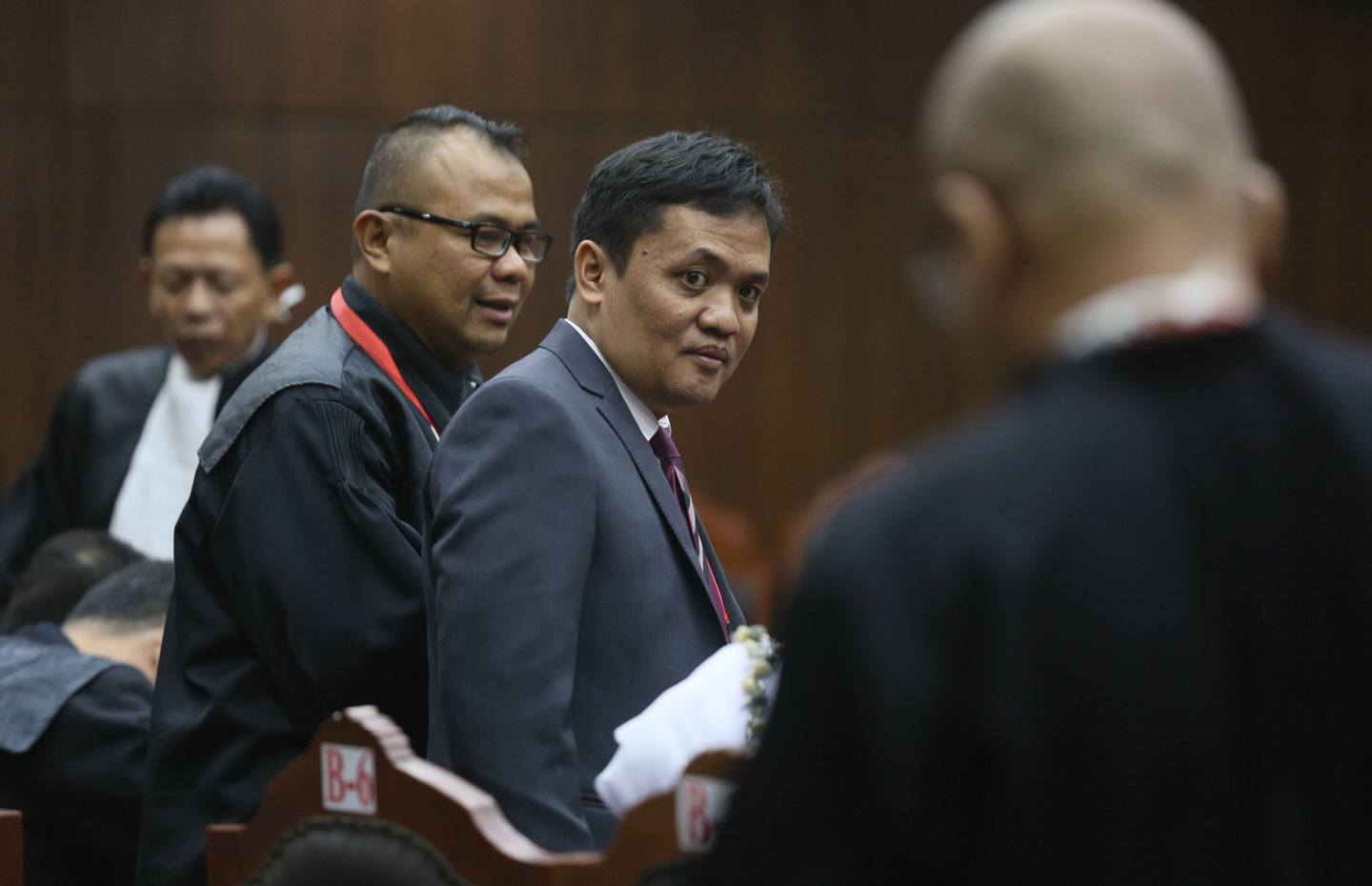 Ketua Komisi III DPR RI yang baru, Habiburokhman (tengah).