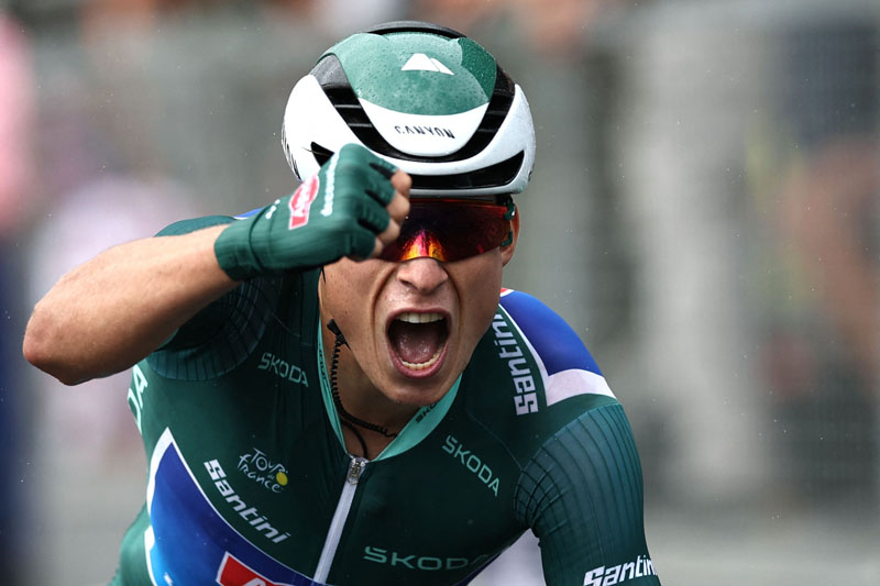 Pembalap Jasper Philipsen berhasil meraih kemenangan keempatnya di Tour de France tahun ini pada etape 11.