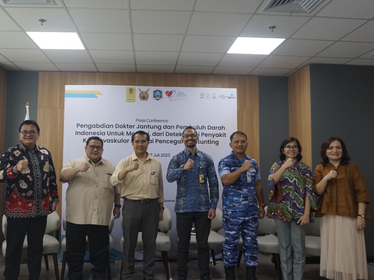 Kendala jarak dan kurangnya tenaga profesional untuk menjadi instruktur pelatihan ini sering dikeluhkan oleh para tenaga medis.