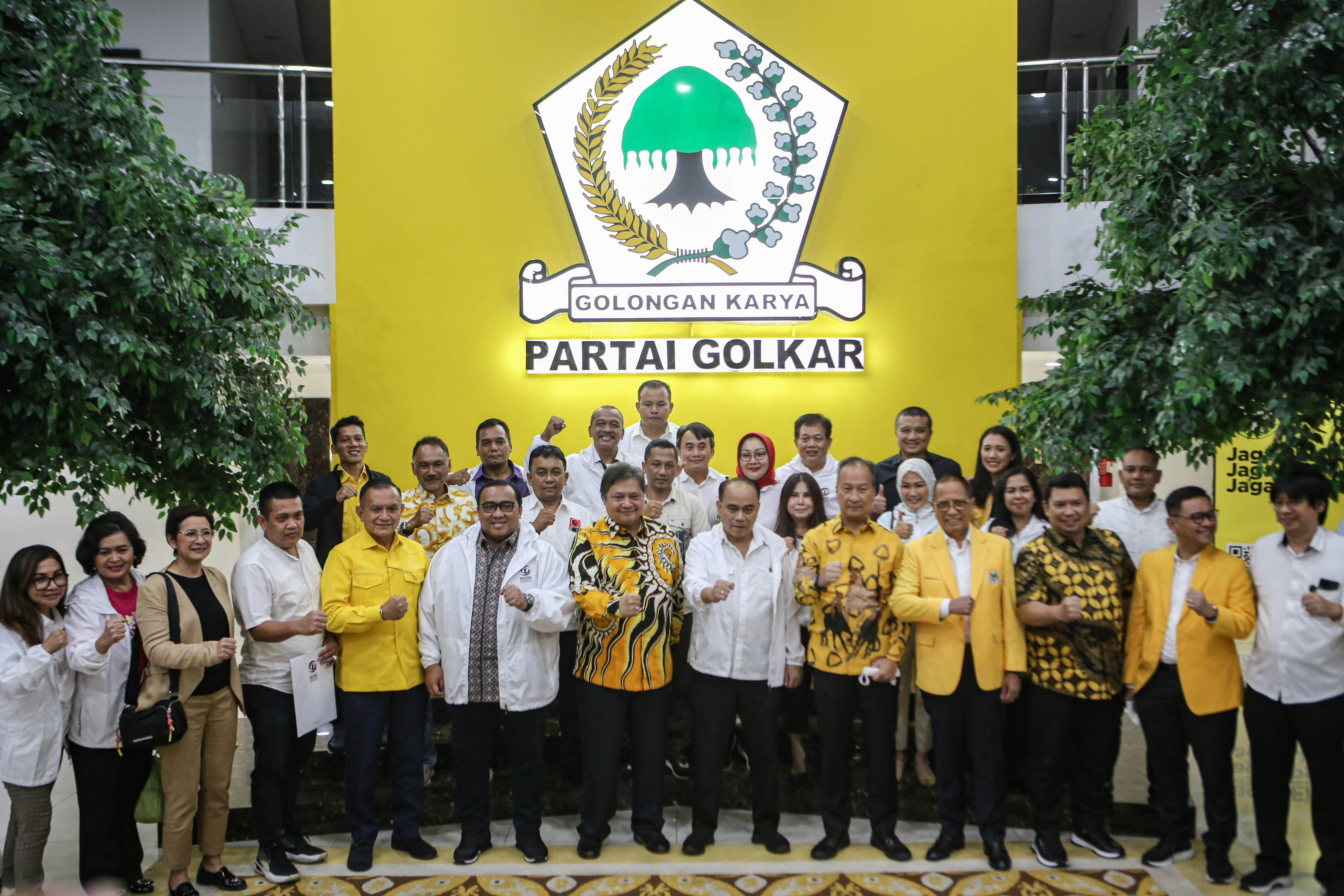 Tinggal Enam Bulan Jelang Pilpres 2024, Golkar Dituntut Tentukan Sikap Politik