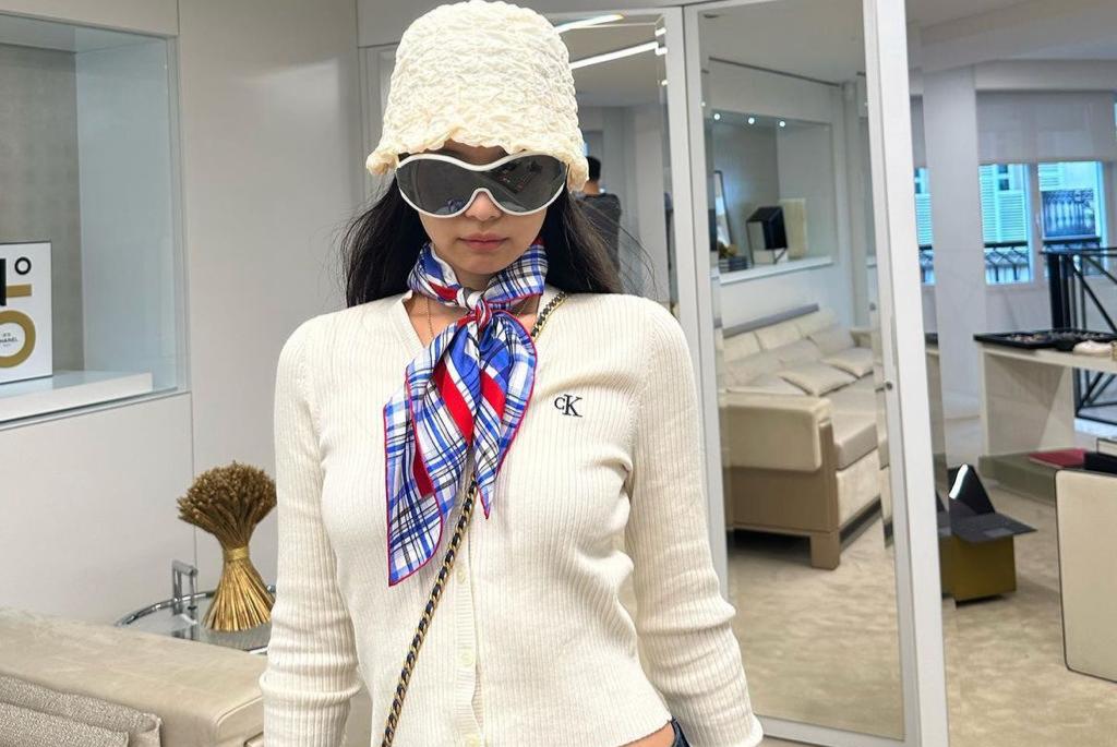 Salah satu foto unggahan Jennie Blackpink dianggap mengonfirmasi rumor kencan bersama V BTS