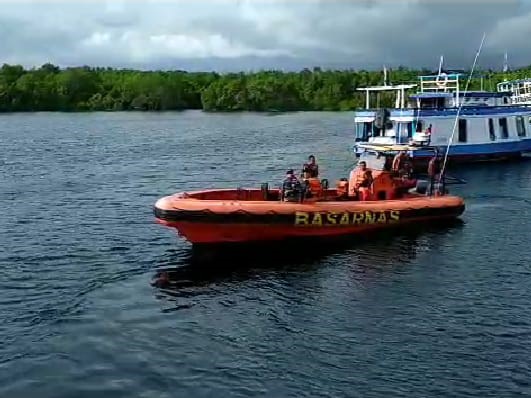 Tim SAR elakukan pencarian terhadap nelayan yang hilang di Sikka, NTT.