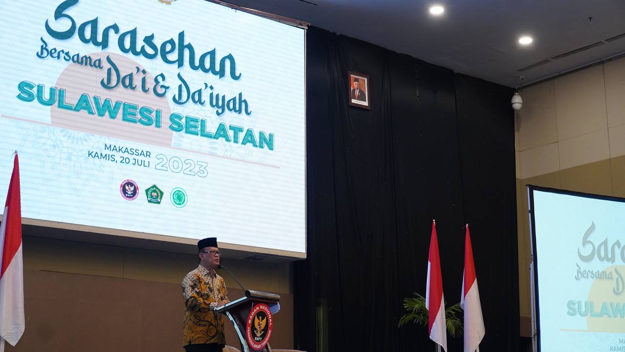 Deputi 1 Pencegahan, Perlindungan, dan Deradikalisasi BNPT Mayjen Nisan Setiadi berbicara pada sarasehan dai dan daiah di Sulsel. 