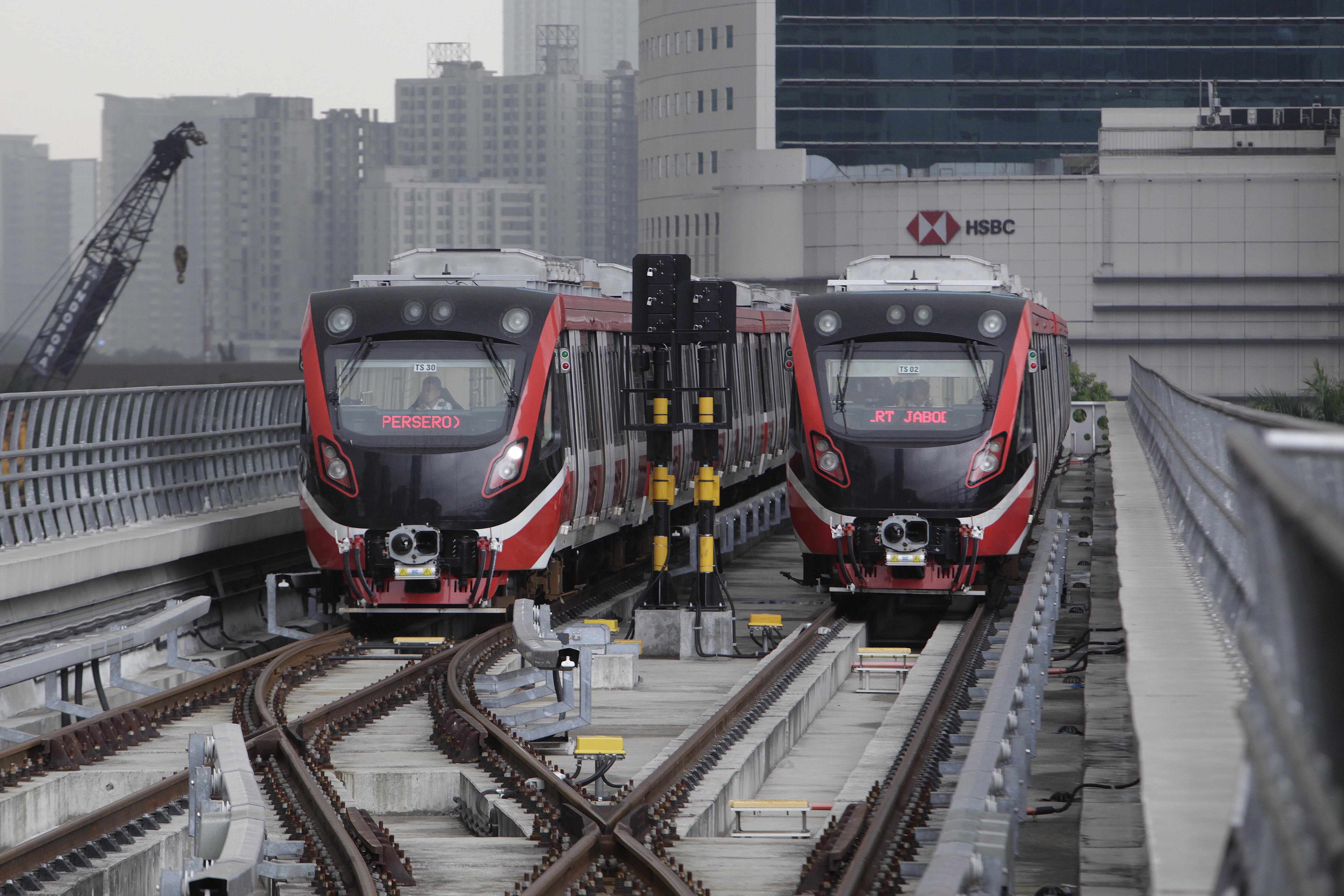Uji coba LRT Jabodebek di Stasiun LRT Dukuh Atas, Setia Budi, Jakarta, Rabu (6/7).  