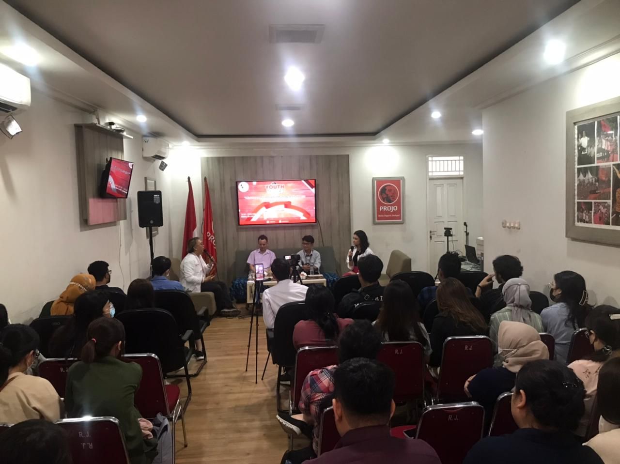 Diskusi Projo Muda bertajuk dialog 