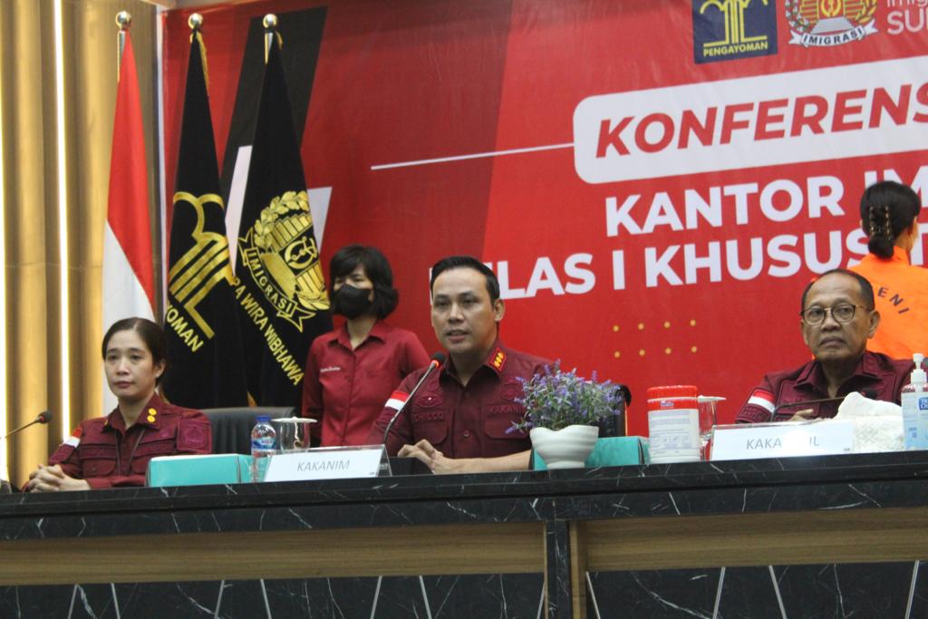 Jadi Joki Tes Bahasa Inggris, Warga Tiongkok Diamankan Imigrasi Surabaya