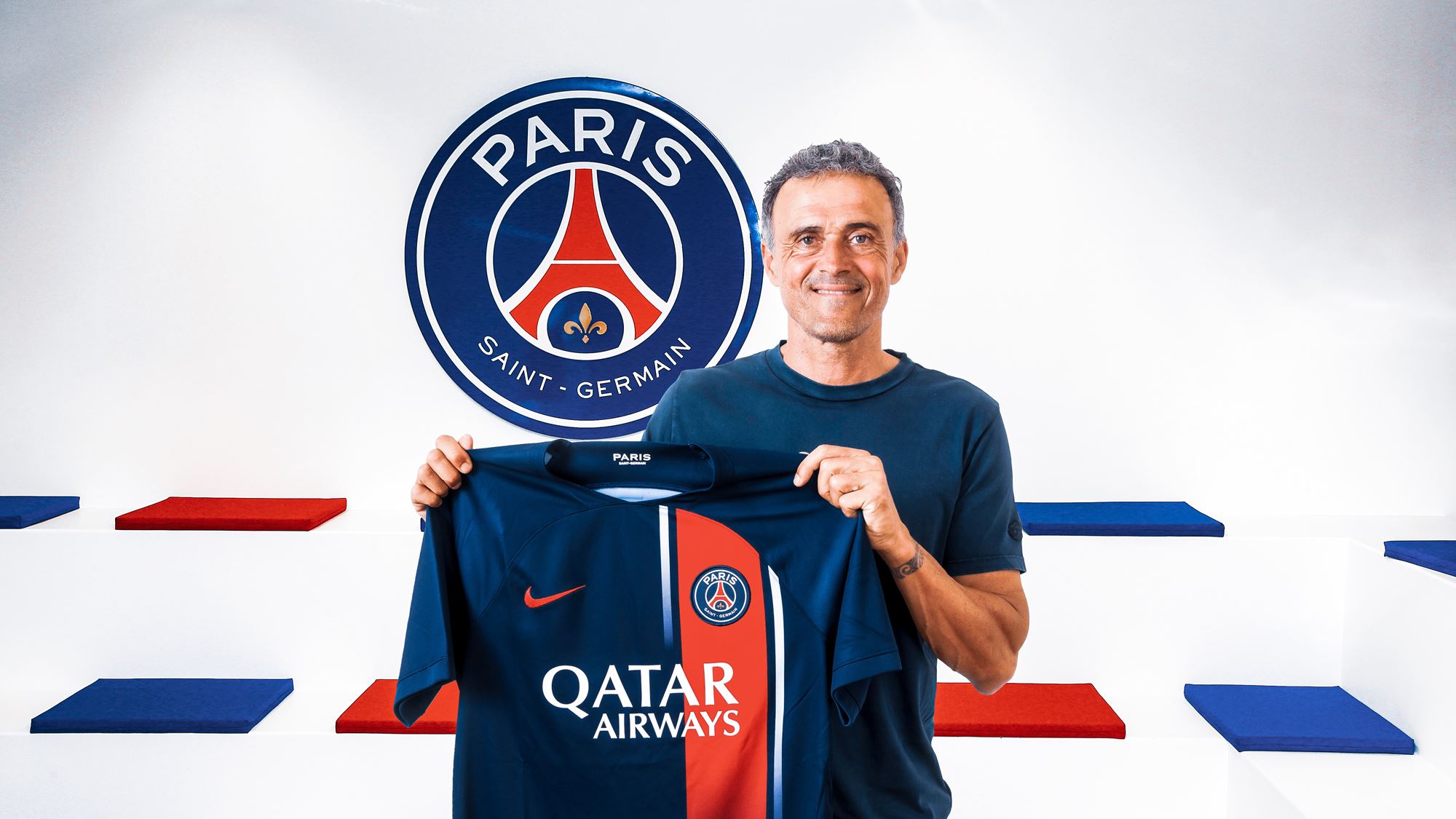 Luis Enrique resmi menjadi pelatih baru PSG, menggantikan Christophe Galtier.