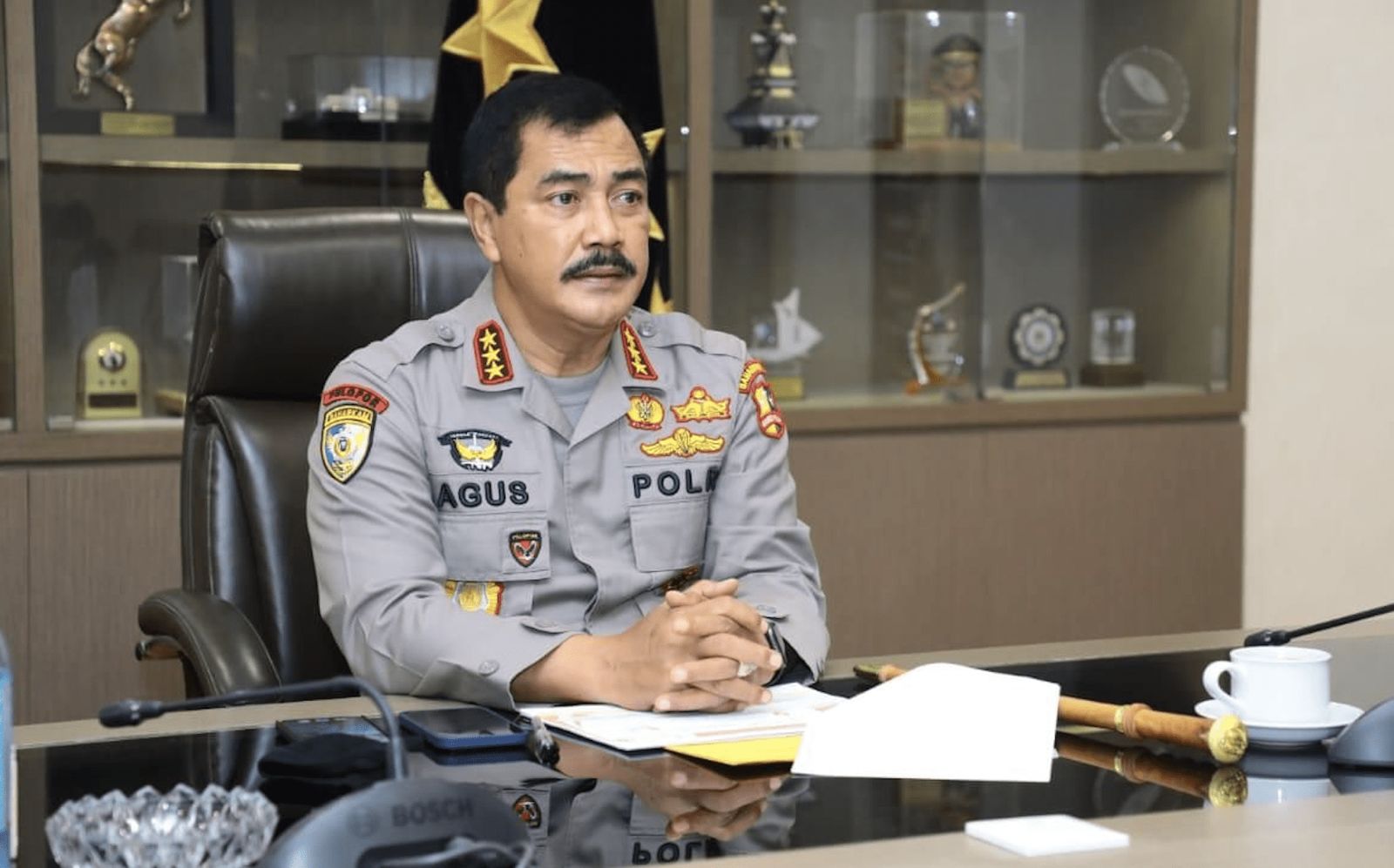 Komjen Agus Andrianto resmi dilantik menjadi Wakapolri mengganti kan Komjen Gatot Eddy Pramono.