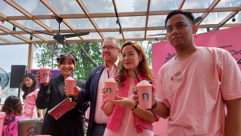 Strawberry Choco Cream Frappuccino Blended Beverage, minuman kesukaan Blackpink yang bisa Blink cicipi di gerai Starbucks mulai 25 Juli.