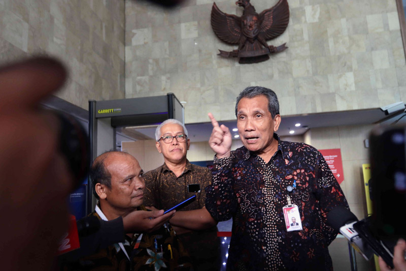 KPK mendalami data pengiriman ore nikel ke Tiongkok dari Bea Cukai. Diduga terjadi ekspor ilegal sebesar 5,3 juta ton ore nikel.