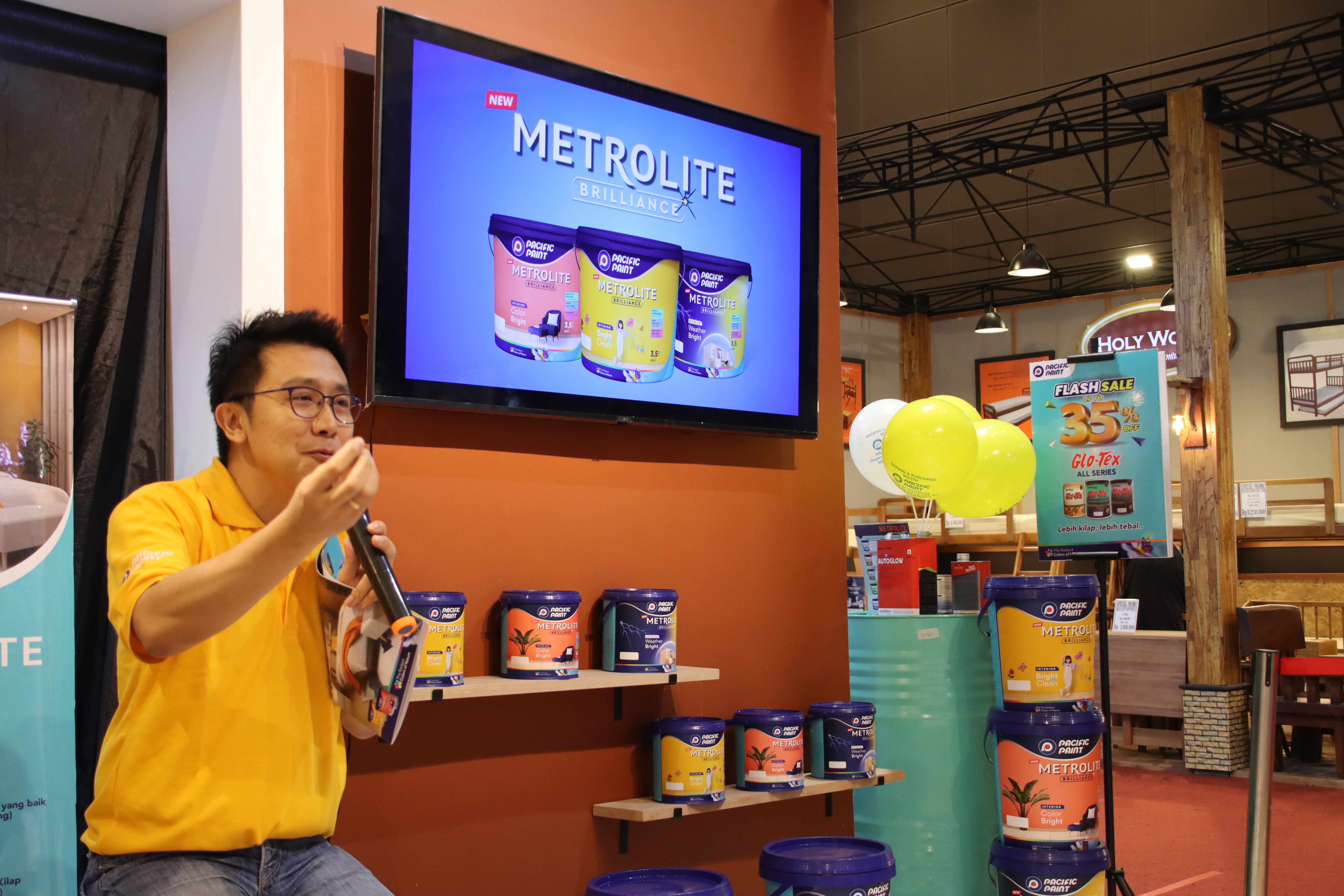 GM Sales & Marketing Pacific Paint Danny Tanurahardja, di sela pameran Pekan Raya Jakarta (PRJ), Jumat (7/7).