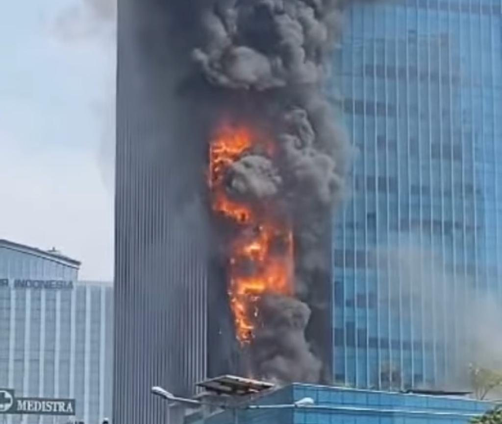 Gedung K-link terbakar, Sabtu (15/7)
