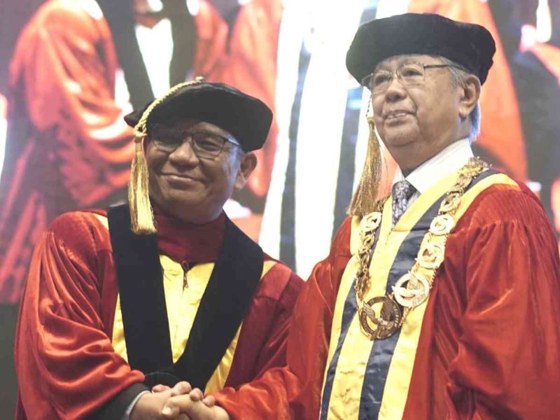 Pengukuhan Adolf Parhusip sebagai guru besar mikrobiologi pangan.