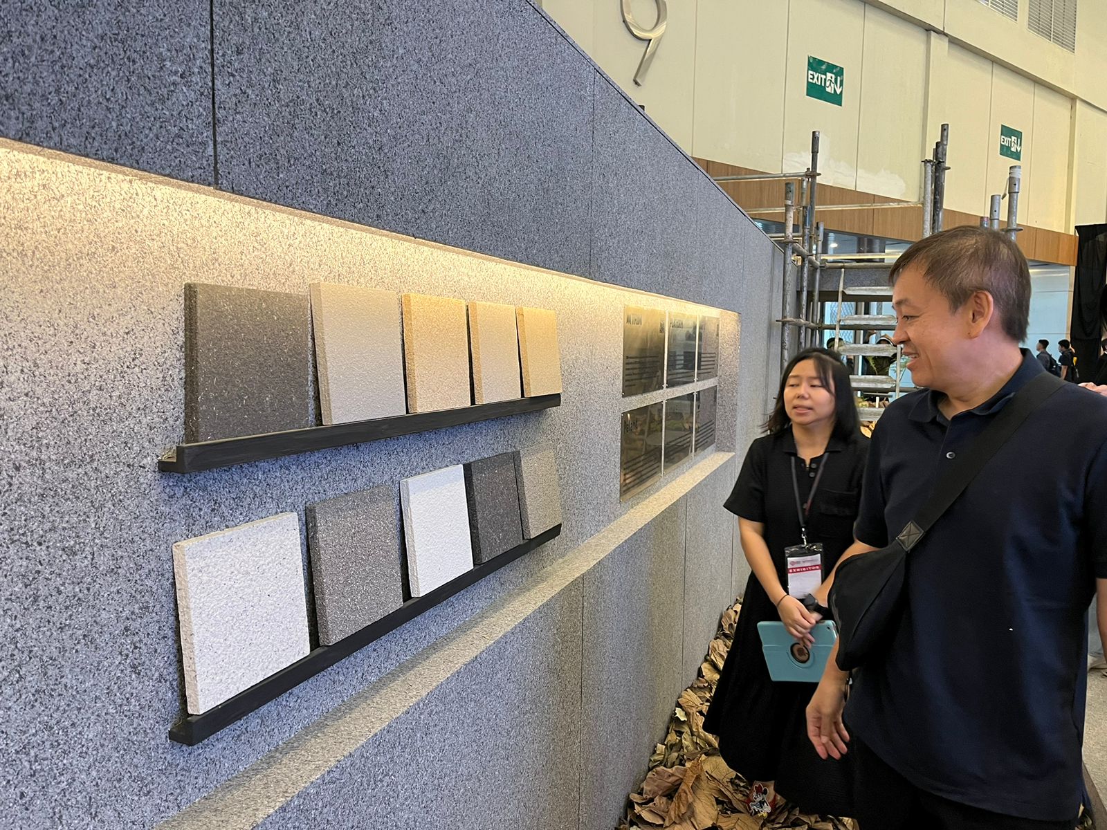 Produsen cat tekstur Add Stone dalam pameran IndoBuildTech 2023