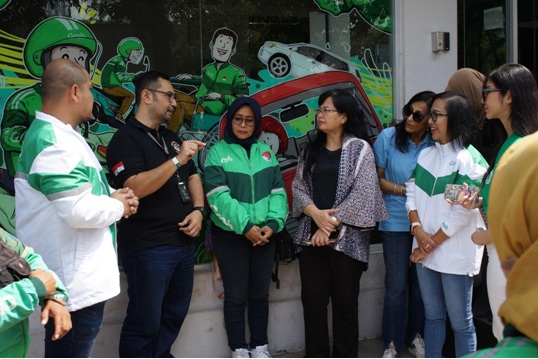 Acara pembukaan pelatihan di Grab Excellence Center, Jakarta Selatan, Selasa (25/7). 